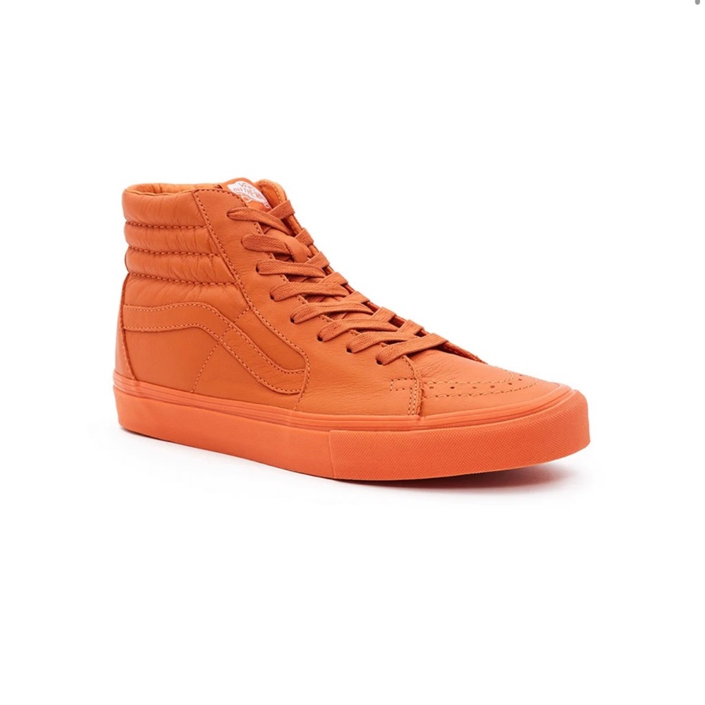 I’m 👀 for these sz 7-7.5 women’s. I need 2 complete my monochrome collection!!